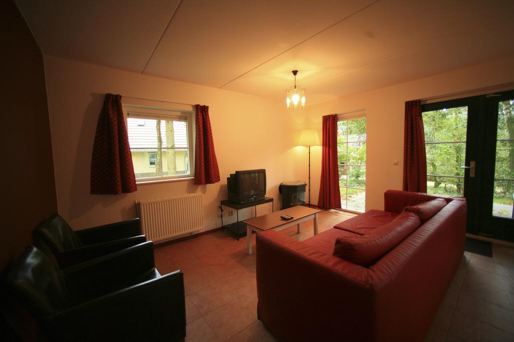 Roompot Recreatiepark De Tolplas Vriezenveen Zimmer foto